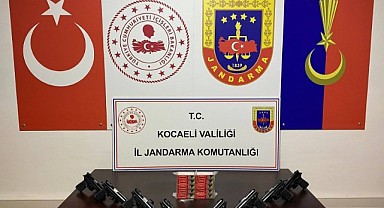 Araçta arama yapıldı! 8 tabanca ele geçirildi