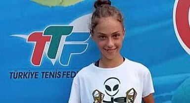 İlayda Keleş, Darıca Tenis Kulübü’nün yeni milli gururu oldu