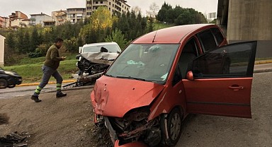 Kayganlaşan yol kazaya sebep oldu! 3 kişi yaralandı