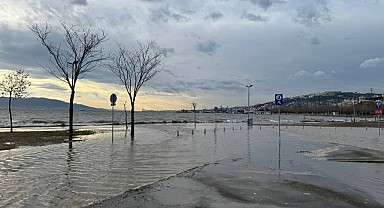 Kocaeli'de fırtına hayatı olumsuz etkiledi