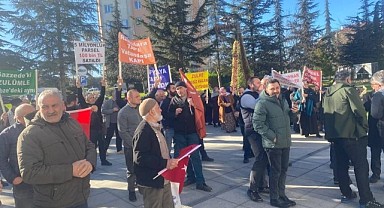 Mahalle sakinleri tapuları için eylem yaptı