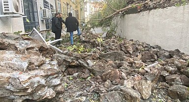 Milli Eğitim Müdürlüğü'nün bahçesine istinat duvarı çöktü