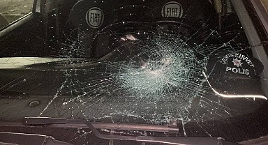 Otoparktaki onlarca aracın camını patlattılar!