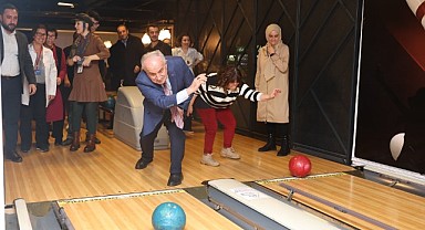 Özel bireyler bowling etkinliğinde eğlendi