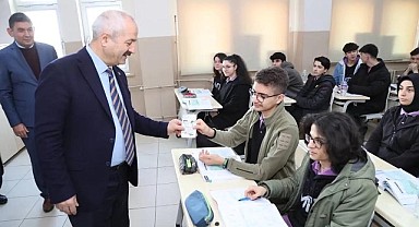 Özyiğit ve Büyükgöz bayrak törenine katıldı
