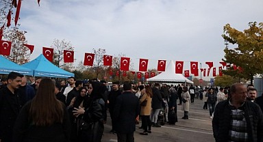TCG Anadolu ziyaretçi akınına uğruyor