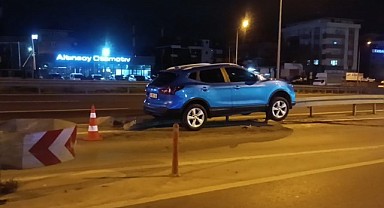 Bariyere saplandı! Aracını bırakıp olay yerinden ayrıldı