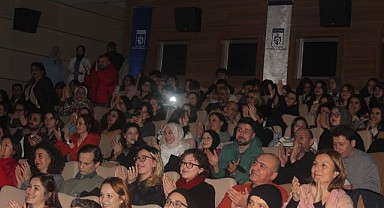 Bilinmeyen Bir Kadının Mektubu, tiyatro severlerle buluştu