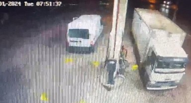 El freni çekilmeyen araç D-100’e daldı!