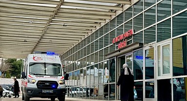 Kafasına yük asansörü düşen işçi yaralandı