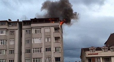 Körfez’de yangın! Evin çatısı alevlere teslim oldu