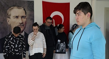 Özel bireylere tiyatro eğitimi veriliyor