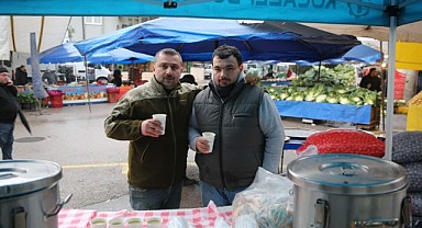Pazarcı esnafının içi, ikramlık sıcak çorbayla ısındı