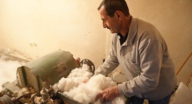 Yarım asırdır iğne- ipliği elinden düşürmüyor