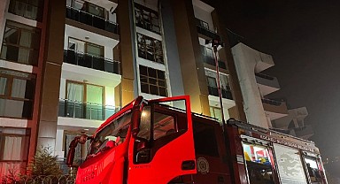 Apartman dairesinde korkutan yangın! 9 kişi mahsur kaldı