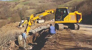 Mezarlıklara binlerce metre taş duvar ve tel çit yapıldı