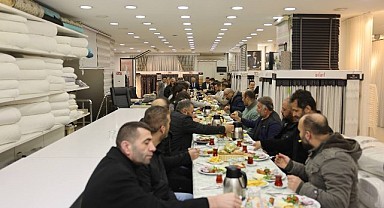 Çiftçi, güne Çayırovalı esnaflarla başladı
