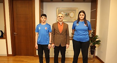 Çiftçi, şampiyon sporcuları ağırladı
