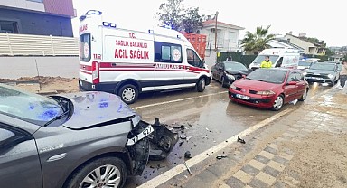 Darıca’da iki otomobil çarpıştı! 4 kişi yaralandı