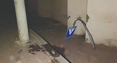 Durakta bekleyenlere otomobil çarptı: 1 ölü, 1 yaralı
