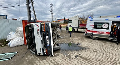 Gebze’de feci kaza! Tırla kamyonet çarpıştı