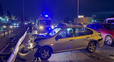 Gebze’de kaza! Bariyere ok gibi saplandı