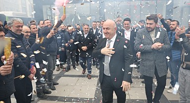 İşçiler, Bıyık'ı ellerinde çiçeklerle karşıladı