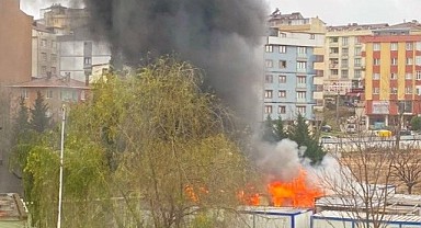 İşçilerin kaldığı konteyner cayır cayır yandı!