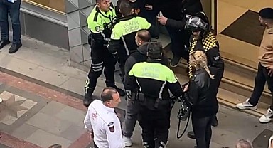 Kadınlara torpil atan şahıs, polise tekme attı!