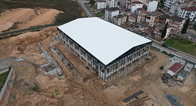 Kapalı spor salonunun çatısı şekillendi