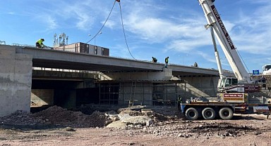 Kaşkaldere Kavşağı’na kiriş montajı yapıldı