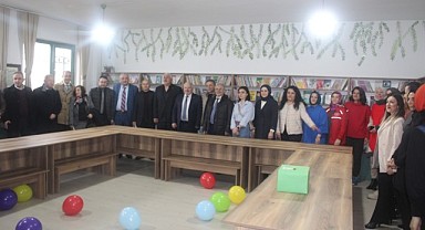 Kermes düzenleyip, kütüphaneyi yenilediler