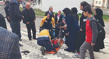 Otomobilin çarptığı çöp konteyneri, 5 kişiyi yaraladı