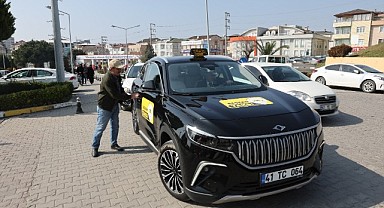 Bıyık, vatandaşları duraktan alıp gidecekleri yere bıraktı
