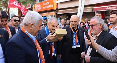 Çiftçi, Çayırova’nın kalbinde esnafları ziyaret etti