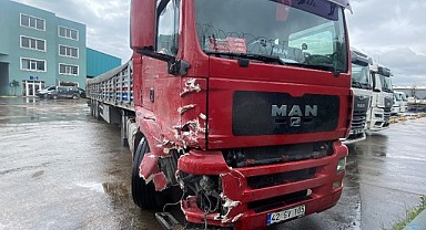 El frenini çekmedi! Kamyon sürücüsüne çarptı