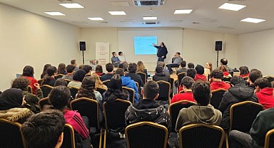 GTÜ Akademisyenleri, liseli öğrencilere yapay zeka eğitimi verdi