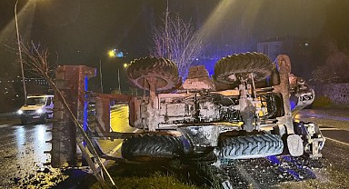 Kaygan yol kazaya sebep oldu! 2 kişi yaralandı