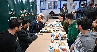 Vali Yavuz, KYK’da kalan öğrencilerle iftar açtı