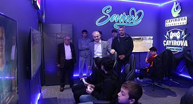 Çiftçi, Gençlik Merkezi'nde gençlerle buluştu