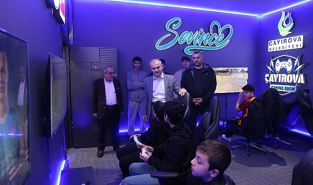 Çiftçi, Gençlik Merkezi'nde gençlerle buluştu