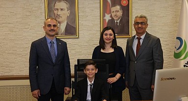 Çiftçi, koltuğunu minik başkana devretti