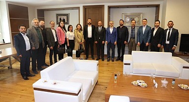 Çiftçi’nin makamı ziyaretçi akınına uğruyor