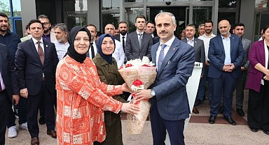 Çiftçi'yi mesai arkadaşları coşkulu karşıladı