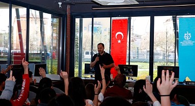 Derince Kütüphanesi’nin ilk konuğu Asal oldu