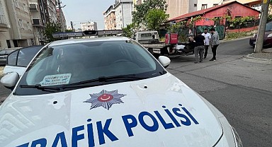 Ehliyetsiz sürücü, motosiklete çarptı