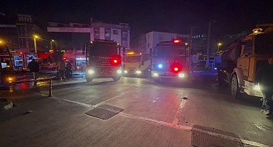 Geri dönüşüm fabrikası alevlere teslim oldu!
