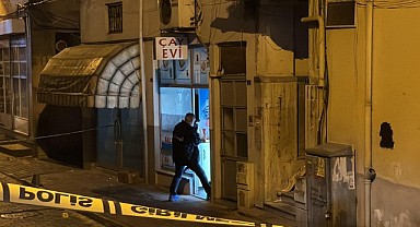 İş yerinin camını kıran şahsı silahla yaraladı!