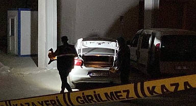 Motosikletli iki kişi seyir halindeki araçları kurşunladı!