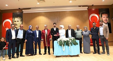 Ömeroğlu ilk resmi nikahını kıydı